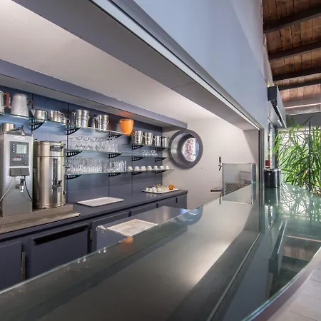 Hotel Logis Les Grenettes