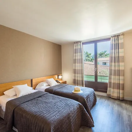 Hotel Logis Les Grenettes 4*