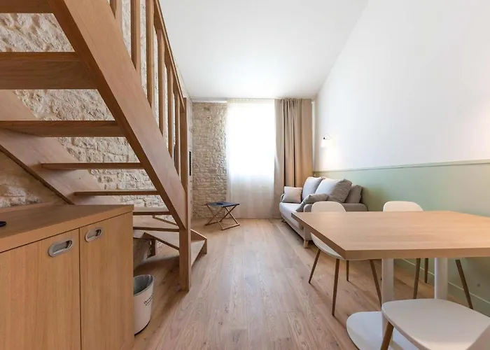 Logis Les Grenettes Hotel