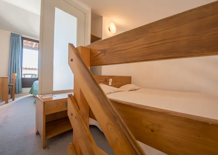 Hotel Logis Les Grenettes 4*