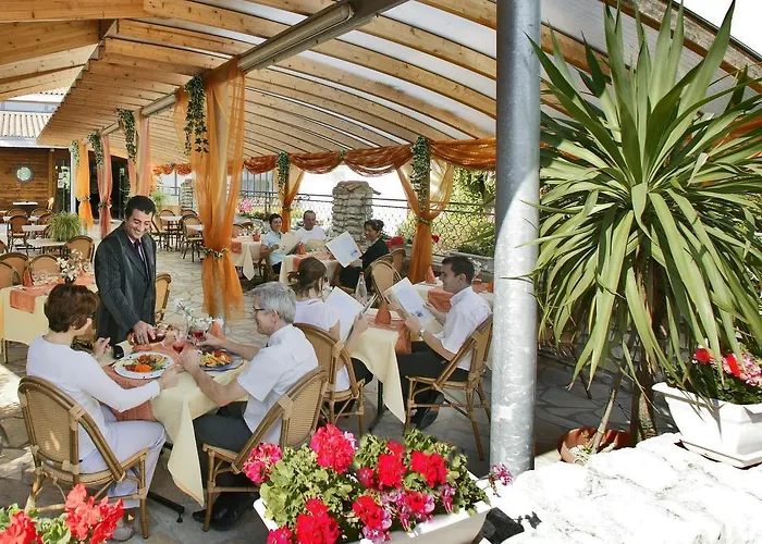 Hotel Logis Les Grenettes Sainte-Marie-de-Re