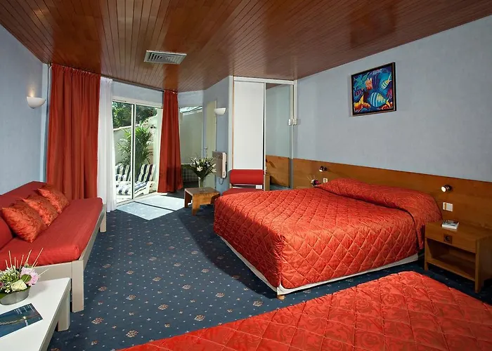 Hotel Logis Les Grenettes