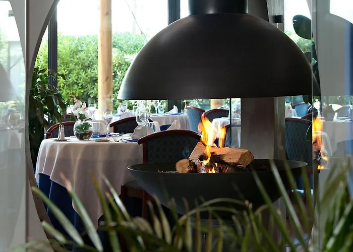 Hotel Logis Les Grenettes 4*