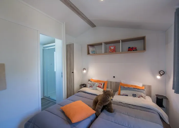 Hotel Logis Les Grenettes 4*