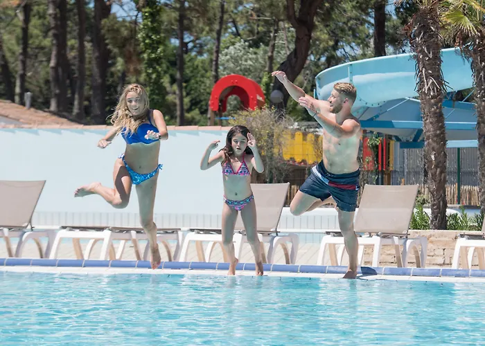 Hotel Logis Les Grenettes