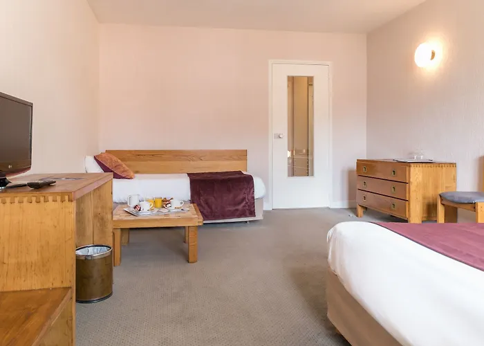 Logis Les Grenettes Hotel 4*