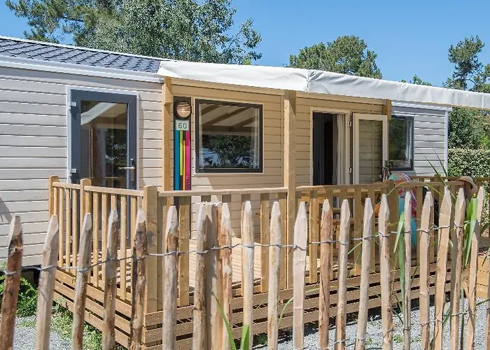 Logis Les Grenettes Hotel 4*