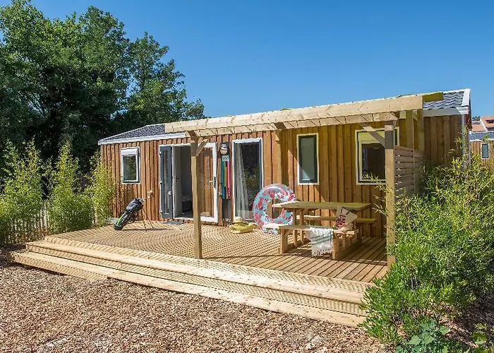 Logis Les Grenettes Hotel